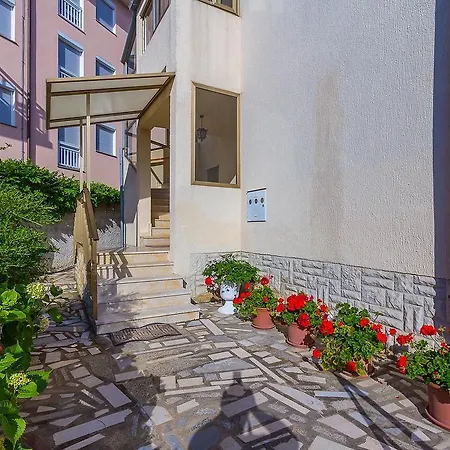 House Nicol Апартаменты *